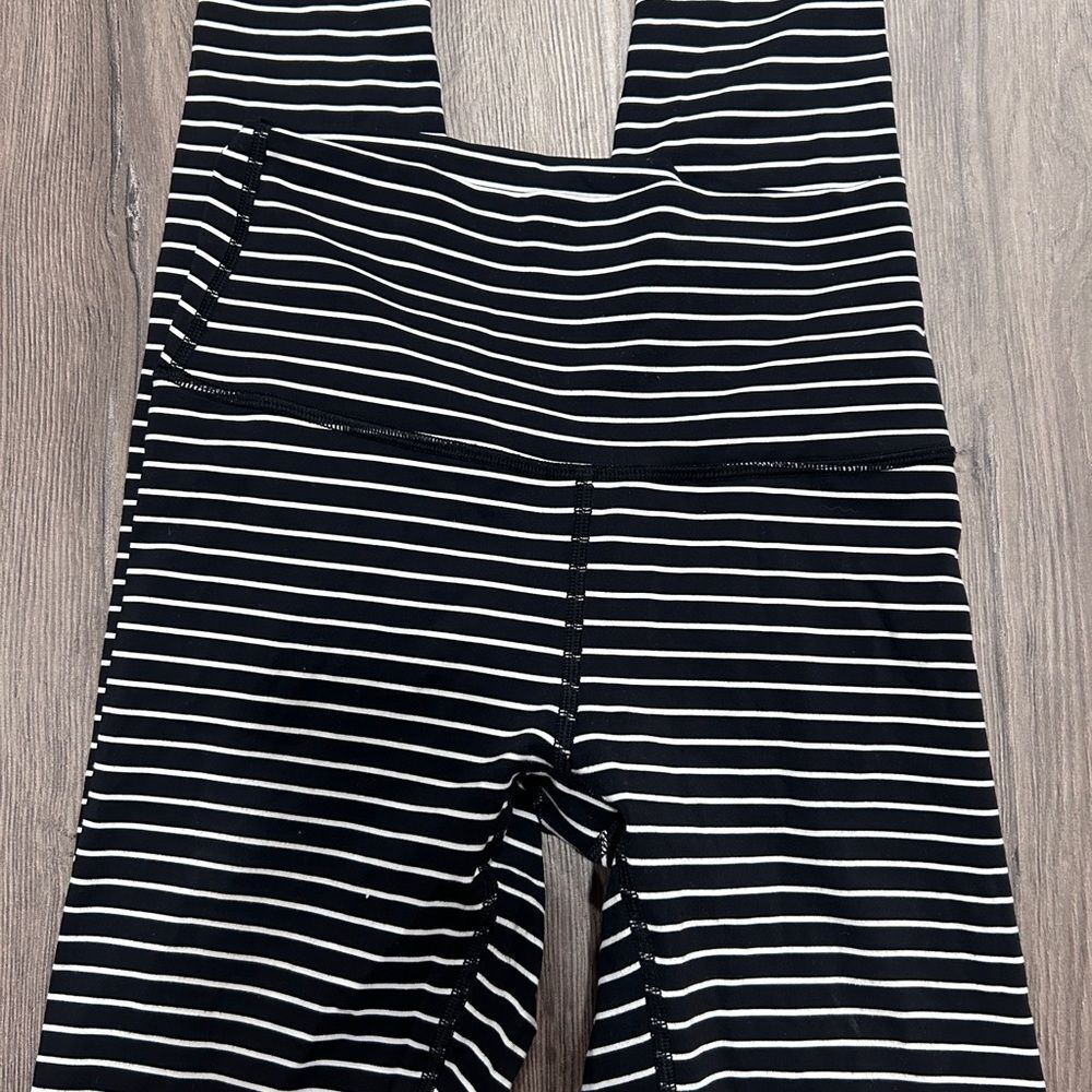 Wunder Under Striped High Rise 28” - Picture 2 of 3
